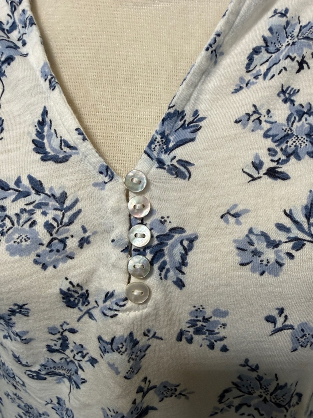 Lucky Brand Blue Floral Henley Top Soft Boho Long Sleeve Size XS - Picture 3 of 10
